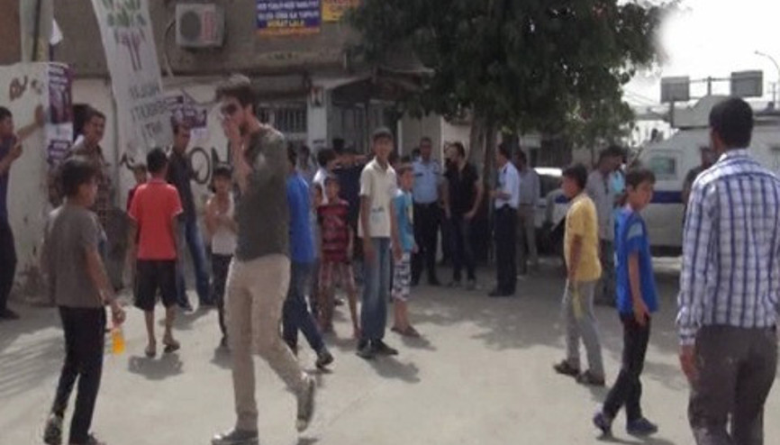 Diyarbakır’da kaçak yapıyı yıkıma giren zabıtaya taşlı sopalı saldırı: 4 yaralı