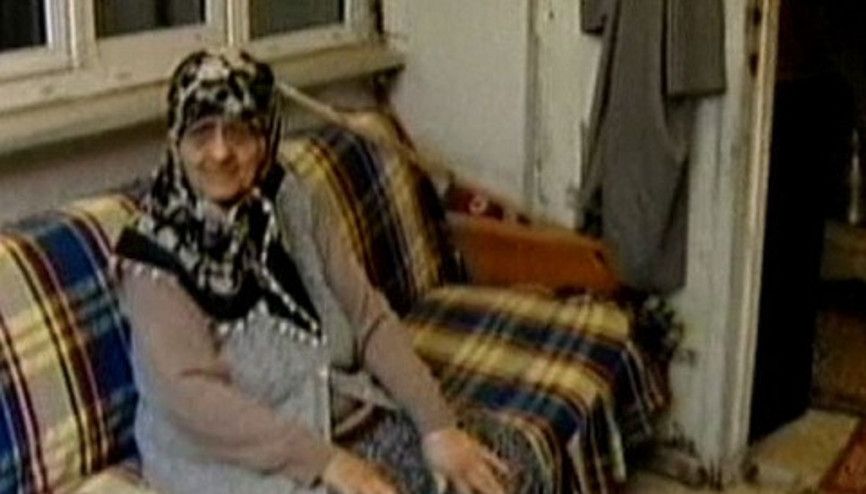 Yaşlı kadının kefen parasını çaldılar
