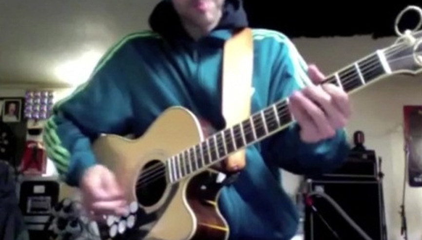 Gitarla aynı anda bateri çalmak