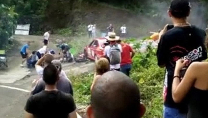 Fransada yarış otomobili seyircilerin arasına daldı