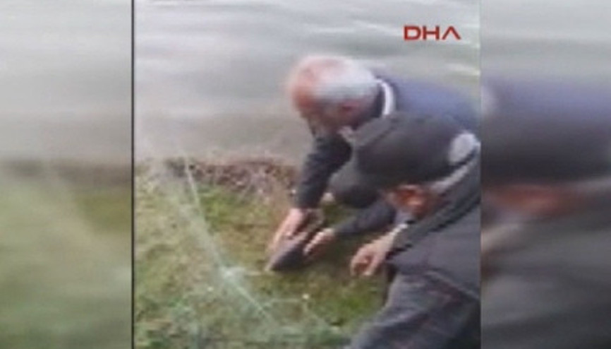Kaçak avcıların baraj gölüne attığı ağlar toplandı