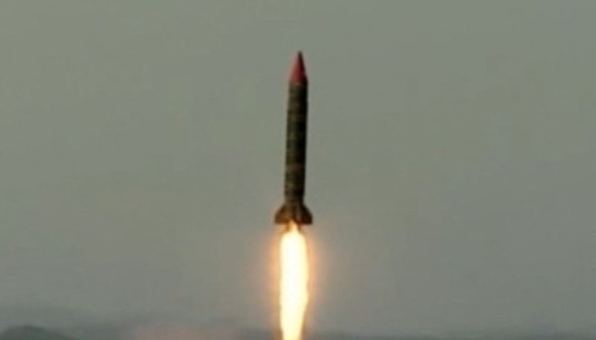 Pakistan’dan 1300 kilometre menzile sahip füze denemesi