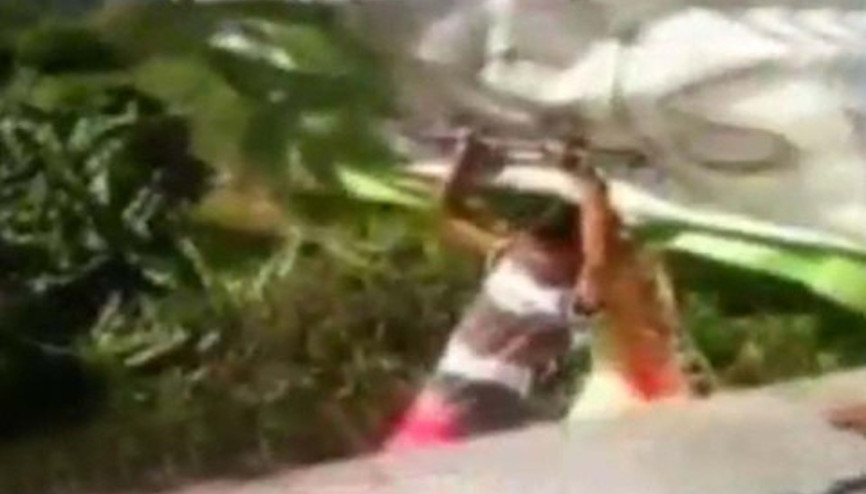 Uçmak isteyen çocuk yere yapıştı