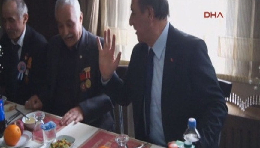 Vali, sesini yükselten şehit babasına Kendine gel dedi