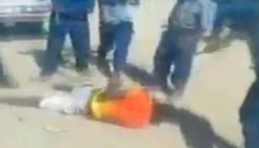 Zimbabwe’de polisten insanlık dışı davranış Zimbabwe’de polisten insanlık dışı davranış