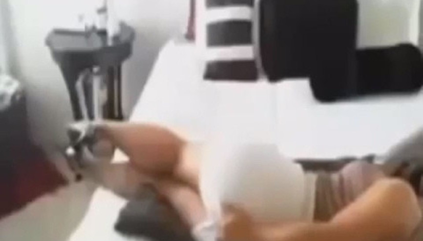 Erkek arkadaşı çıkar çıkmaz yellendi