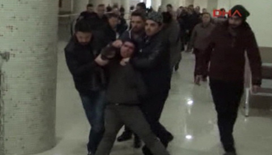 Gülsuyu davasında adliye savaş alanına döndü Gülsuyu davasında adliye savaş alanına döndü