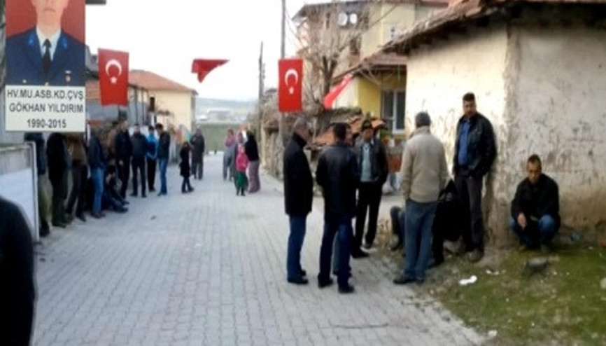 İzmir’de şehit düşen Astsubay’ın baba ocağı’nda yas İzmir’de şehit düşen Astsubay’ın baba ocağı’nda yas