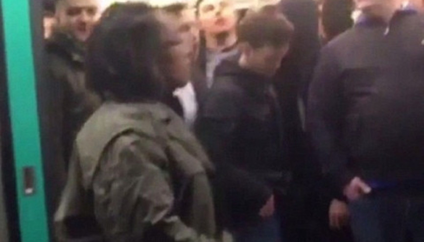 Chelsea taraftarından ırkçı davranış Chelsea taraftarından ırkçı davranış