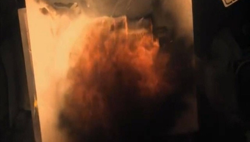 Ateş ve sprey kullanarak resim yapmak