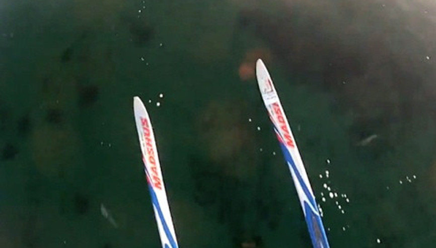 Donmuş gölün üzerinde kayak keyfi kötü bitti