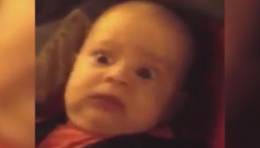 Tünele giren bebeklerin birbirinden ilginç mimikleri