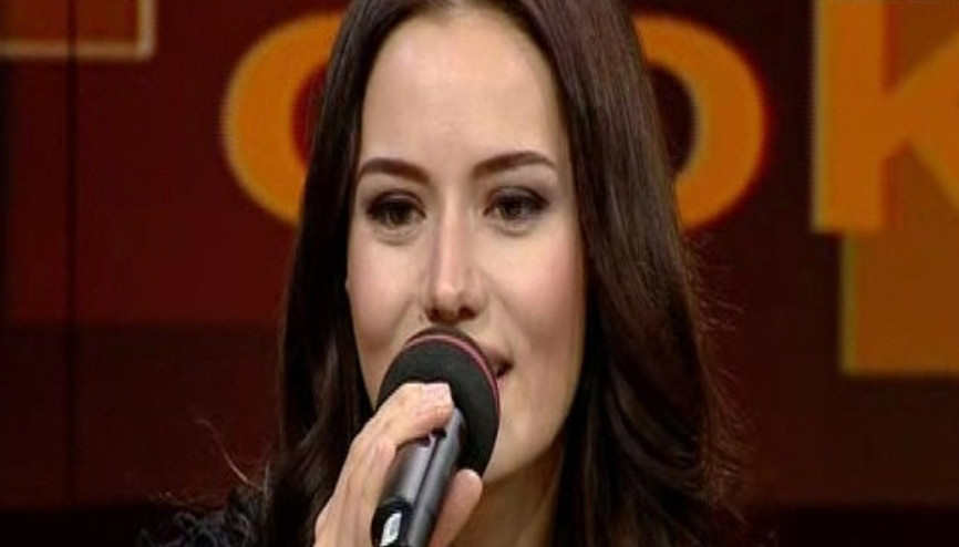 Fahriye Evcenden canlı türkü performansı