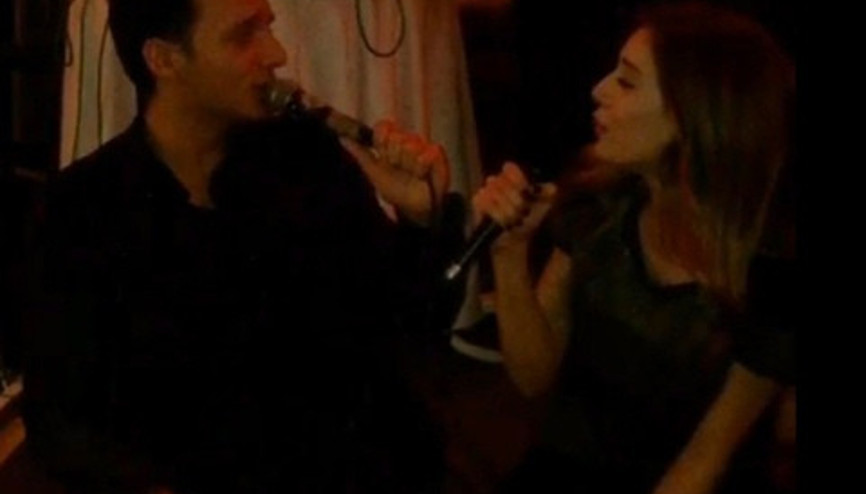 Sinem Kobal şarkı söyledi