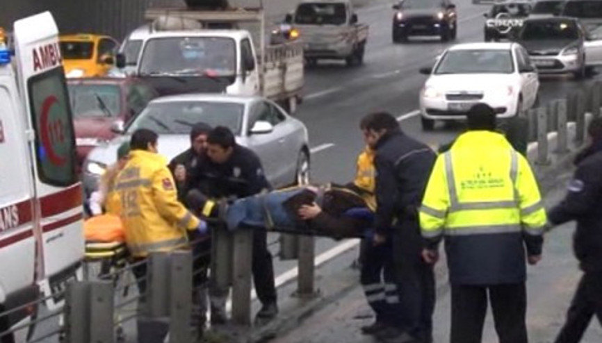 Metrobüsler kaza yaptı: 3 yaralı