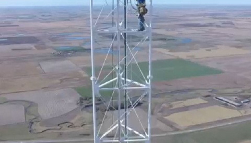 1500 feet yükseklikte ampul nasıl değiştirilir