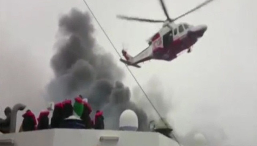 Yanan feribottaki Türk yolcular çekti