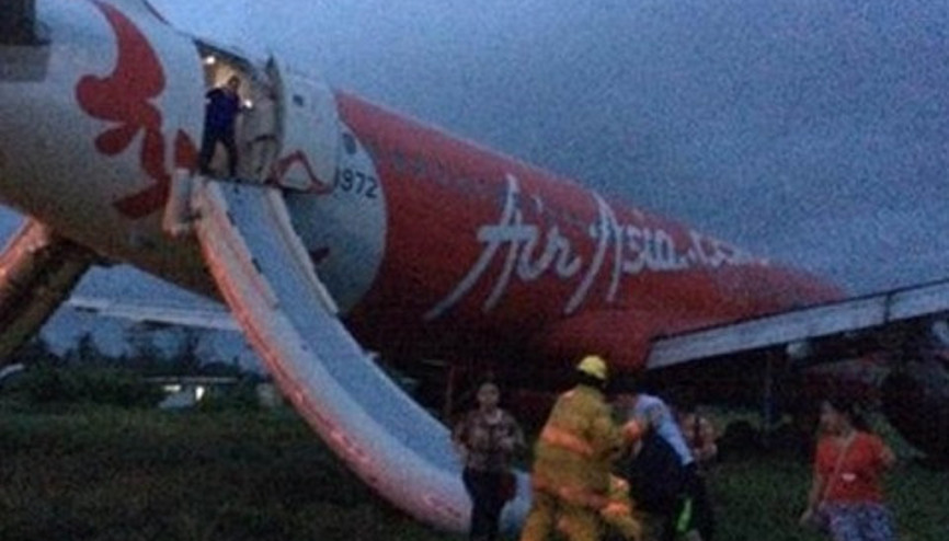 Filipinlerde AirAsia Zest uçağı pistten çıktı
