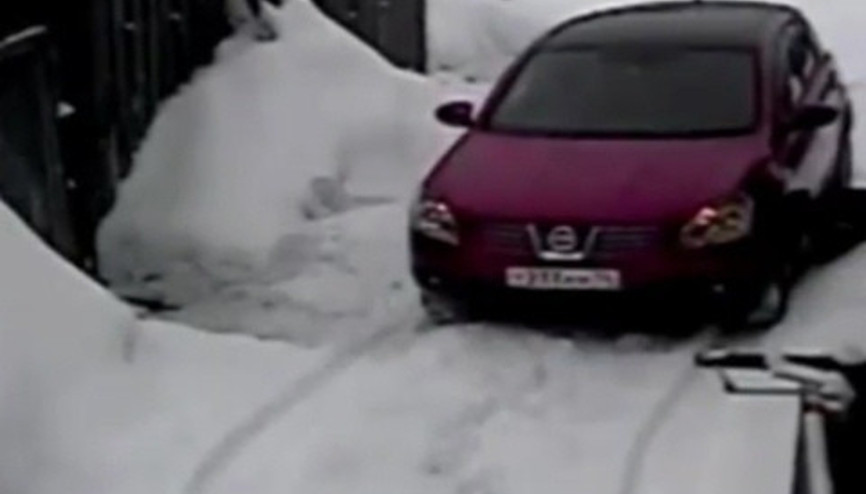 Otomobilini çizdiğini fark edince çılgına döndü