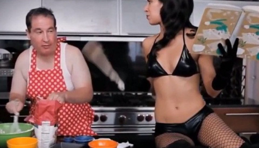 Erkekleri temizliğe teşvik etmenin en kolay yolu