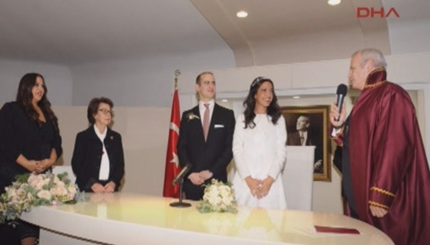 Şişli Belediye Başkanı Hayri İnönü oğlunun nikahını kıydı Şişli Belediye Başkanı Hayri İnönü oğlunun nikahını kıydı