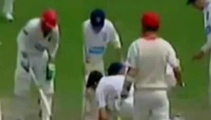 Kafasına top çarpan kriketçi komaya girdi Kafasına top çarpan kriketçi komaya girdi