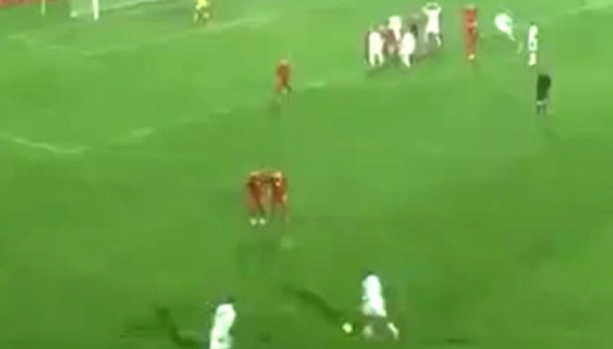 Ryan Ledsonun akıl almaz frikik golü