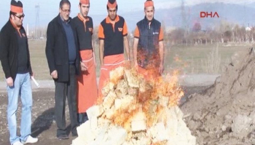 Fuara gelen olmayınca kadayıf dolmalarını yaktı