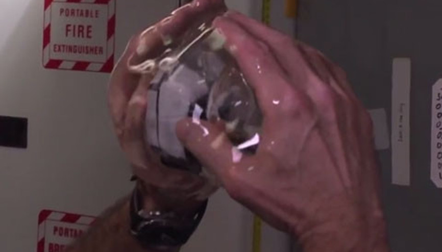 Uzayda su topu böyle oluyor