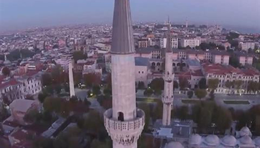 Sultanahmet Camiisini havadan çekerken şerefeye çarptı