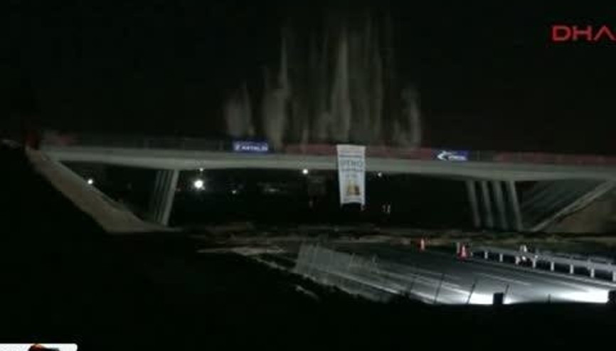 TEM otoyolunda iki köprü patlatılarak yıkıldı TEM otoyolunda iki köprü patlatılarak yıkıldı