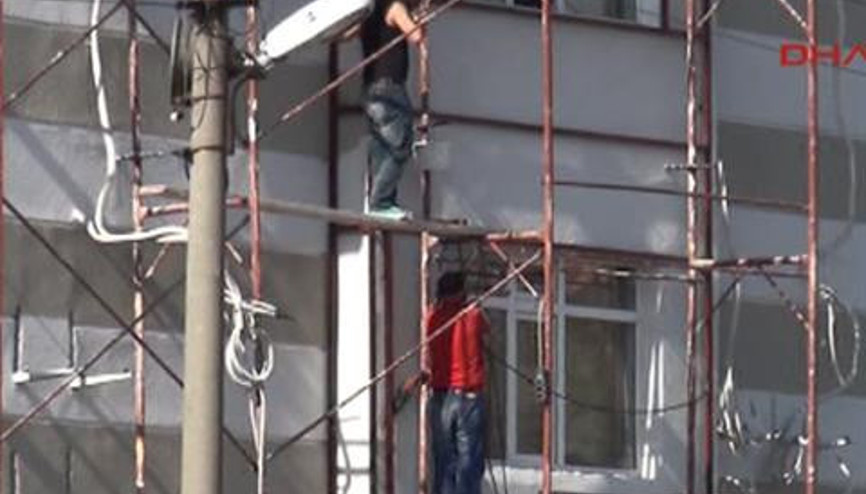 Çevre ve Şehircilik Müdürlüğünde baretsiz kemersiz çalışma