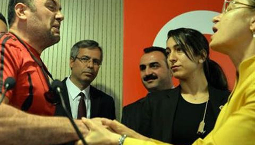 Gazi Ömür Karaman gözyaşlarını tutamadı Gazi Ömür Karaman gözyaşlarını tutamadı