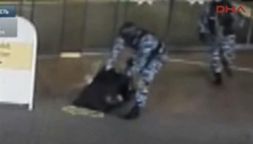 Polis kılığında 3 milyon dolarlık gasp kamerada