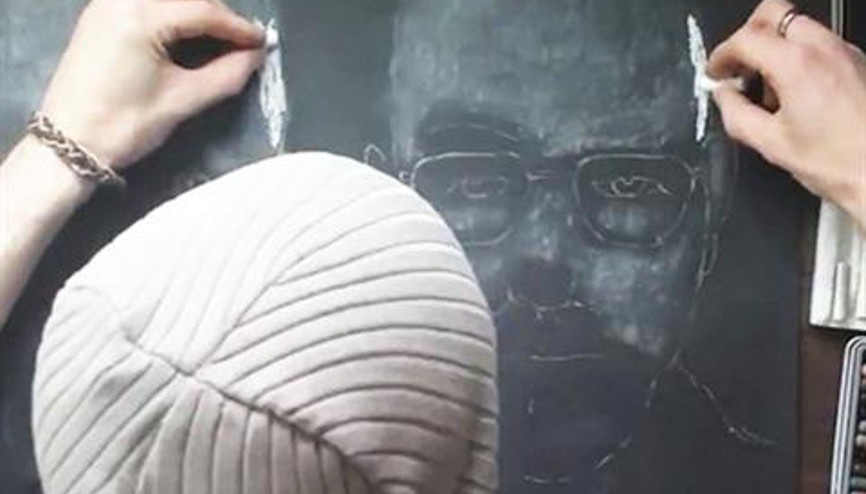 2 eliyle, aynı anda, Breaking Bad karakterlerini çizdi 2 eliyle, aynı anda, Breaking Bad karakterlerini çizdi