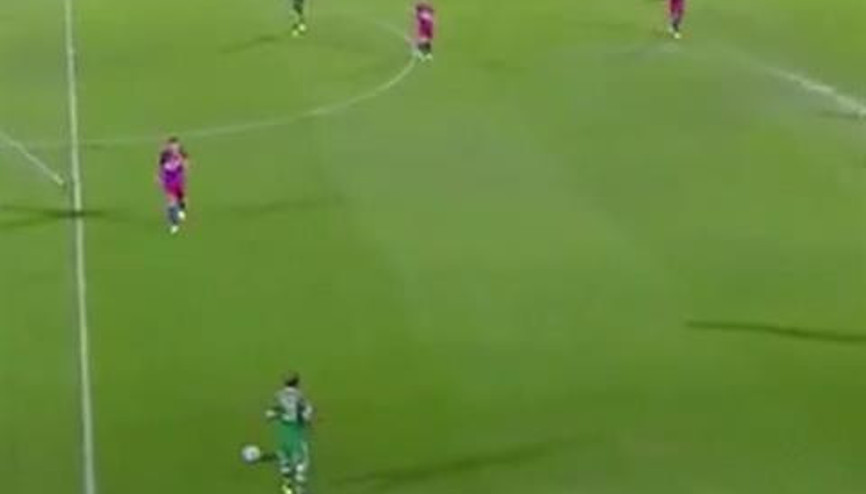 Panathinaikos - Painionios maçında futbolcuları şaşkına çeviren olay Panathinaikos - Painionios maçında futbolcuları şaşkına çeviren olay