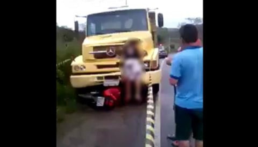 Kaza yapan kasksız sürücünün korkunç ölümü