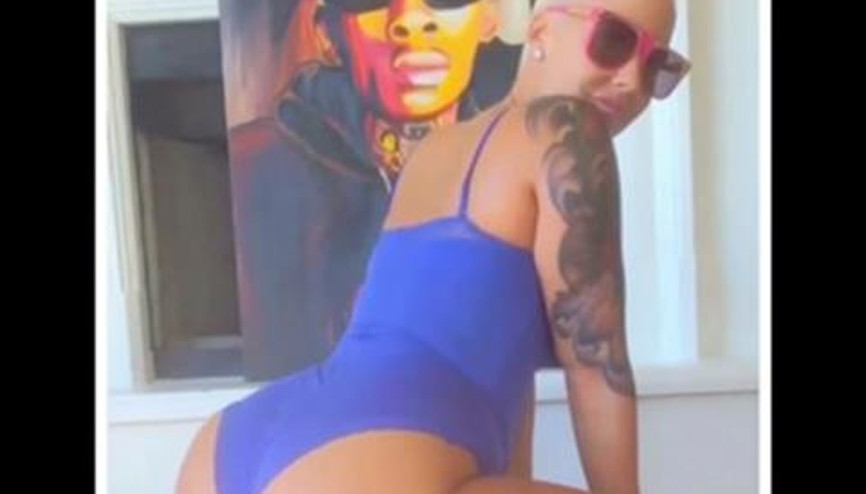 Amber Rosedan seksi danslı kutlama