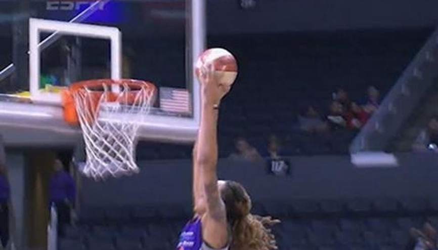 WNBA Play-off tarihinin ilk smacı