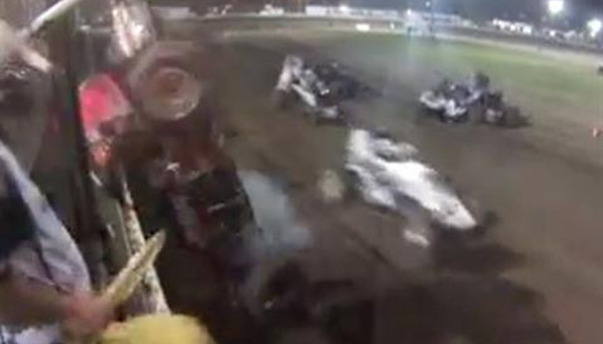 Bayrağı salladı ve...