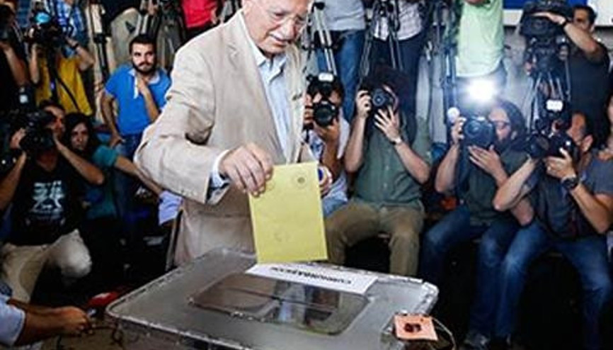 Ekmeleddin İhsanoğlu oyunu kullandı