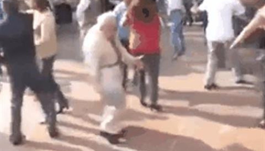 Yaşlı adamın dans gösterisi izlenme rekorları kırdı
