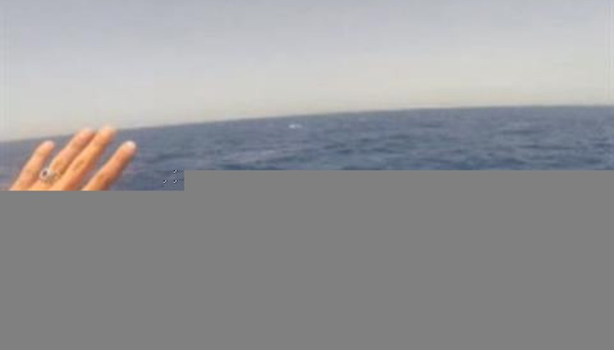 Çeşme açıklarında kaçakları taşıyan tekne battı iki kişi böyle kurtuldu