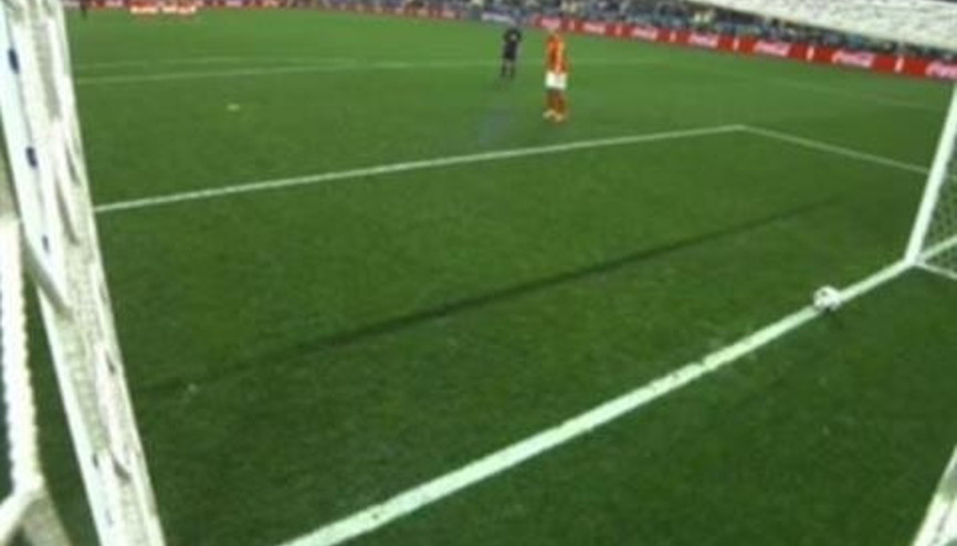 Vlaar’ın penaltı vuruşu gol olmamaya kararlıydı