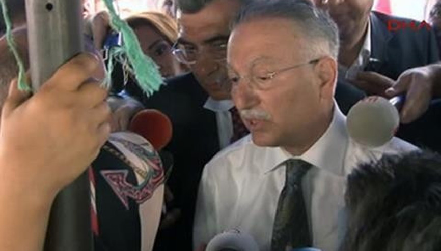 Eklemeddin İhsanoğlu açıklama yaptı