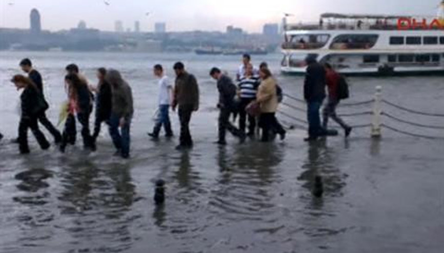 Sanki denizin üstünde yürüdüler