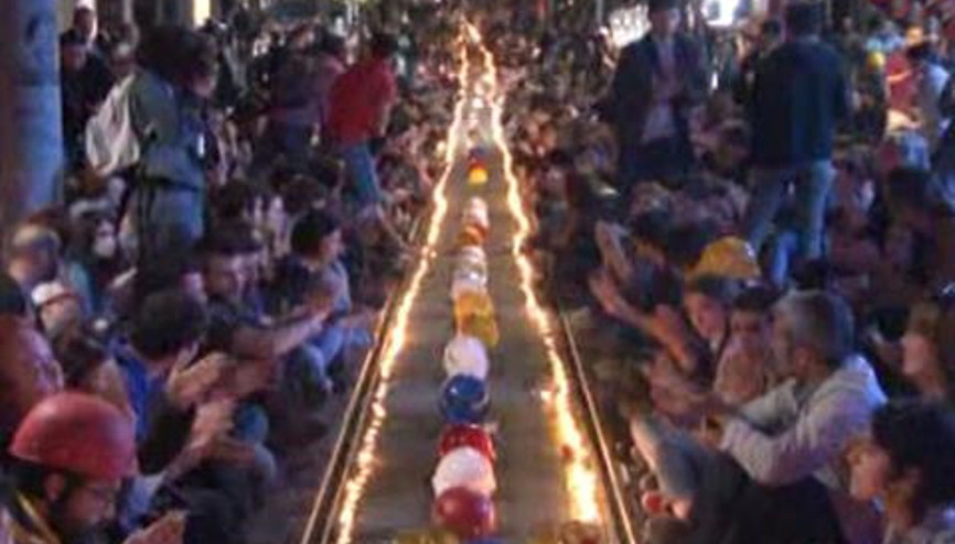 Kadıköyde mumlu ve baretli anma