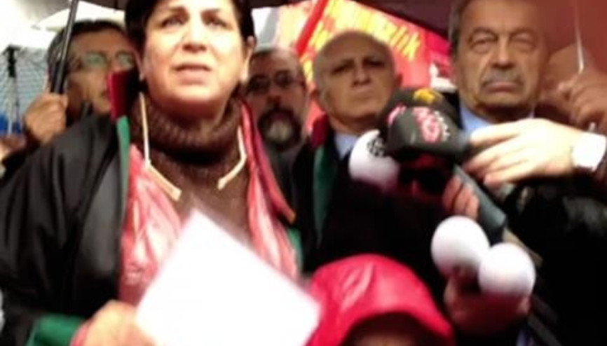 Cübbesini giydi adalet nöbetine başladı