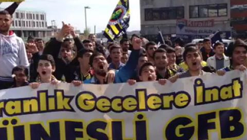 Baroni balkonda göründü, taraftarlar coştu