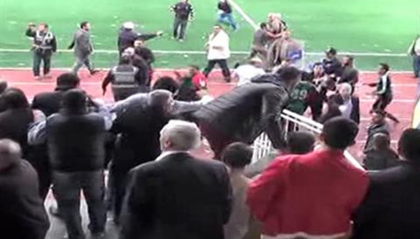 Bursada amatör maç sonrası saha karıştı